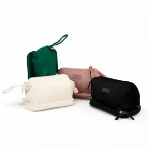 Nécessaire Personalizada | Dimensões (L x A x P): 23.5 x 17.5 x 13.0 | Peso = 170 g