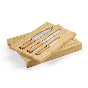 Tábua para Pão em Bambu com Facas Personalizada | Dimensões (L x A x P): 39.0 x 4.5 x 28.0 | Peso = 2700 g